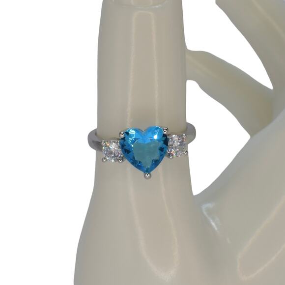 NWOT Fragrant Jewels Blue Heart Multi-Stone Ring Size 8 US - Picture 2 of 4